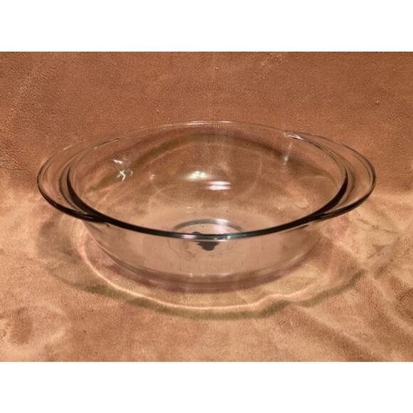 Clear Glass 2 Qt. Round Casserole Dish w/handles, Oven to Table Cookware, NEW - Picture 1 of 5